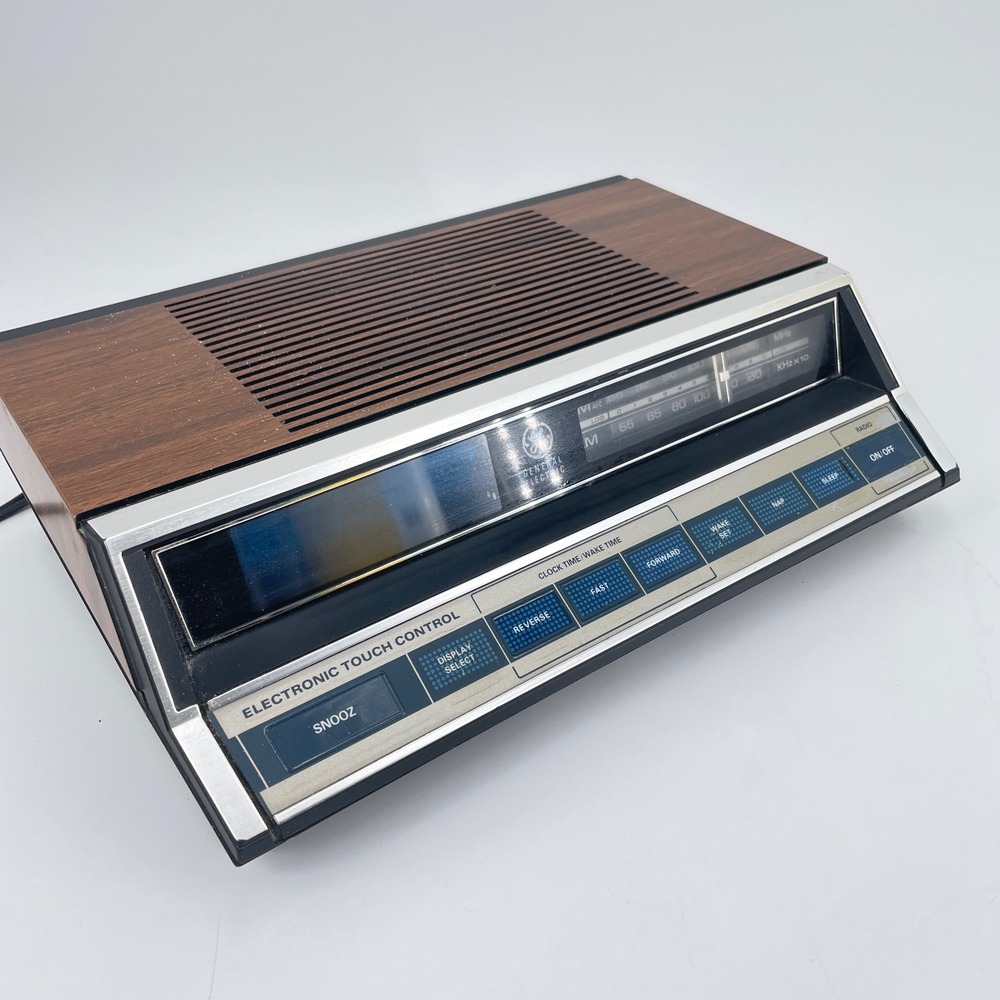 Vintage General Electric AM FM Clock Radio Wood Grain Touch Control 7-4662B